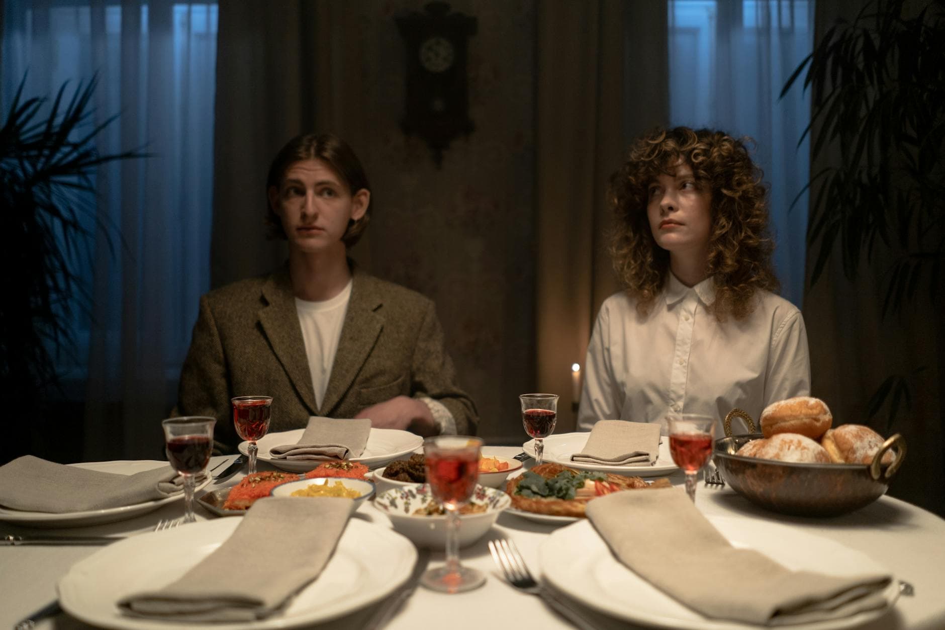 Dinner with Friends? The Etiquette and Math of Splitting Tabs Gracefully — Complete Guide