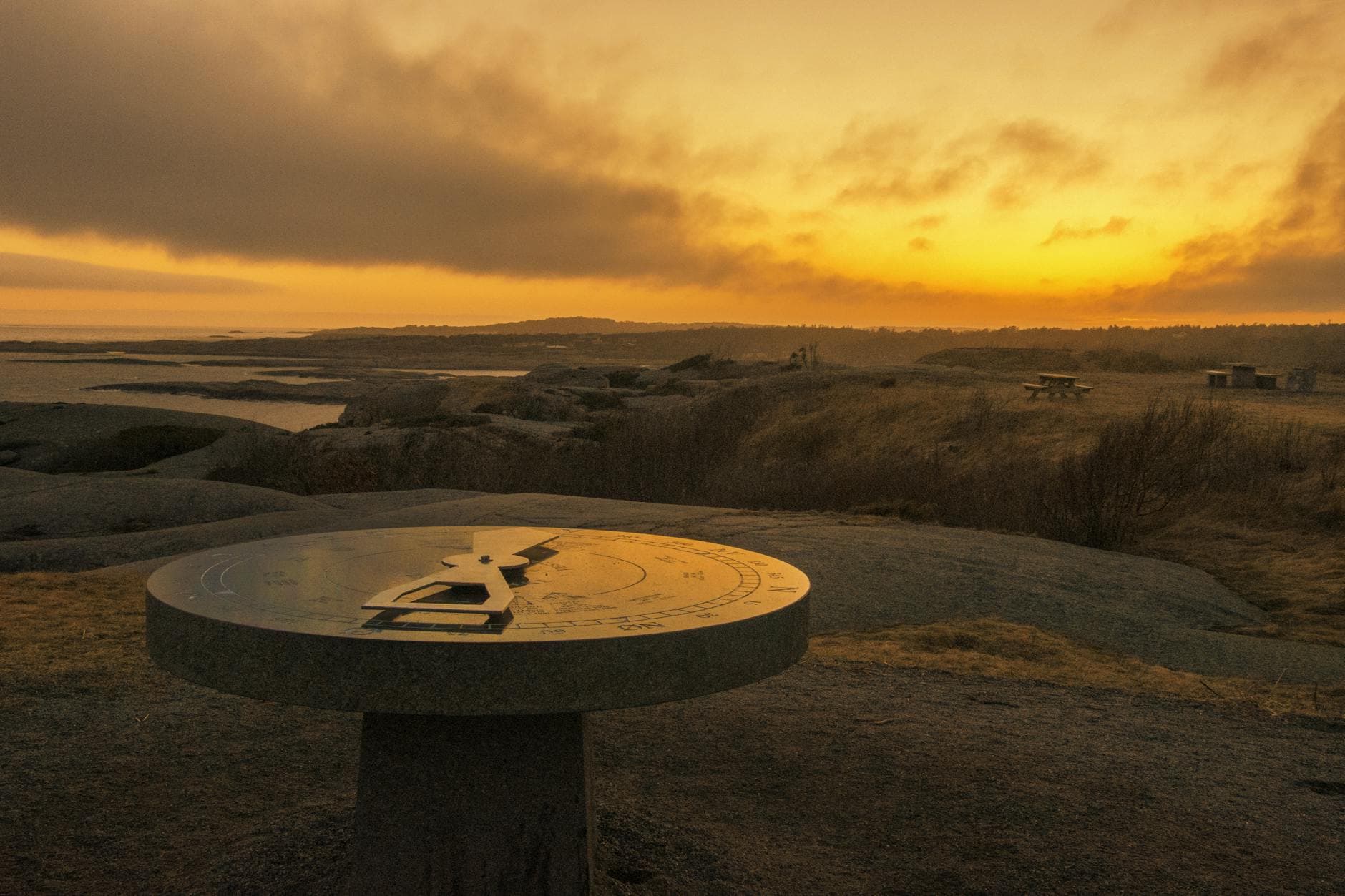 Guide freelancers on setting an hourly rate that covers admin and billable time — Complete Guide